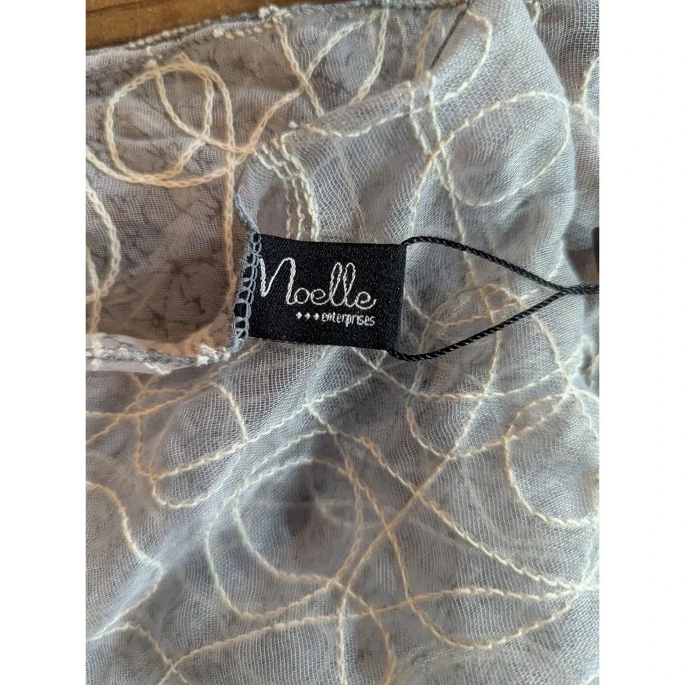 Noelle Enterprises Rectangle Scarf, NWT, Light Gray With White Swirl Pattern‎